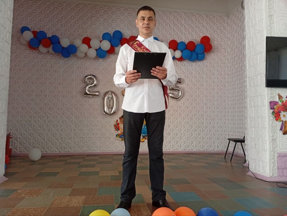 Яна Сылкина: Сегодня, как и во свей Республике, для северодонецких школьников прозвучал последний звонок Яна Сылкина: Сегодня, как и во свей Республике, для северодонецких школьников прозвучал последний звонок