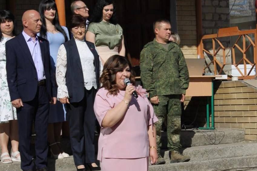 Светлана Алёшина: В Стаханове прошли торжественные линейки по случаю Последнего звонка Светлана Алёшина: В Стаханове прошли торжественные линейки по случаю Последнего звонка
