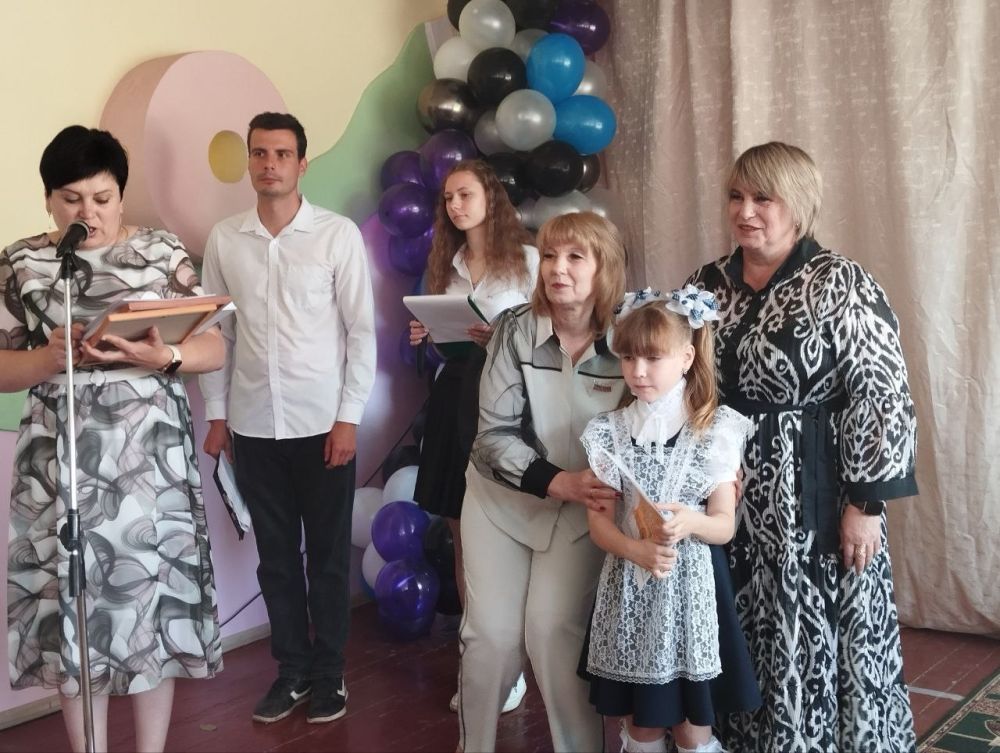 Поздравление выпускников: Глава Белокуракинского муниципального округа посетила Белокуракинскую школу №1 Поздравление выпускников: Глава Белокуракинского муниципального округа посетила Белокуракинскую школу №1
