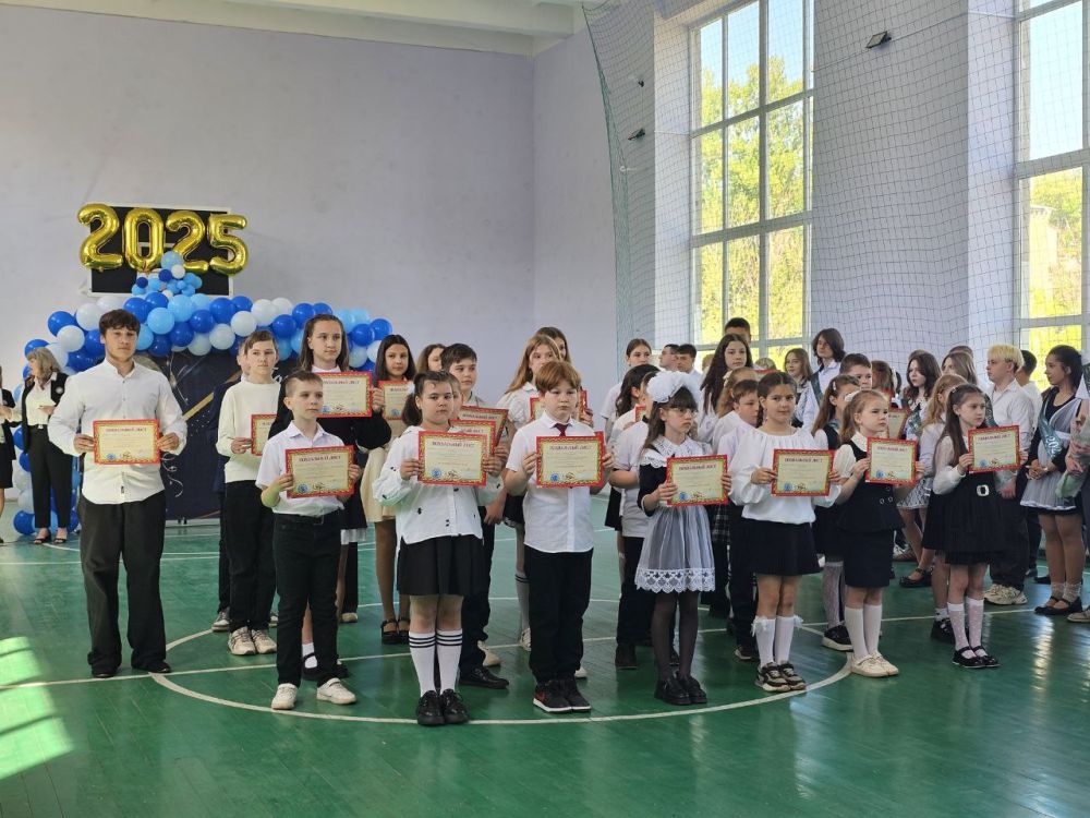 В Суходольске окончание учебного года отметили торжественной линейкой В Суходольске окончание учебного года отметили торжественной линейкой