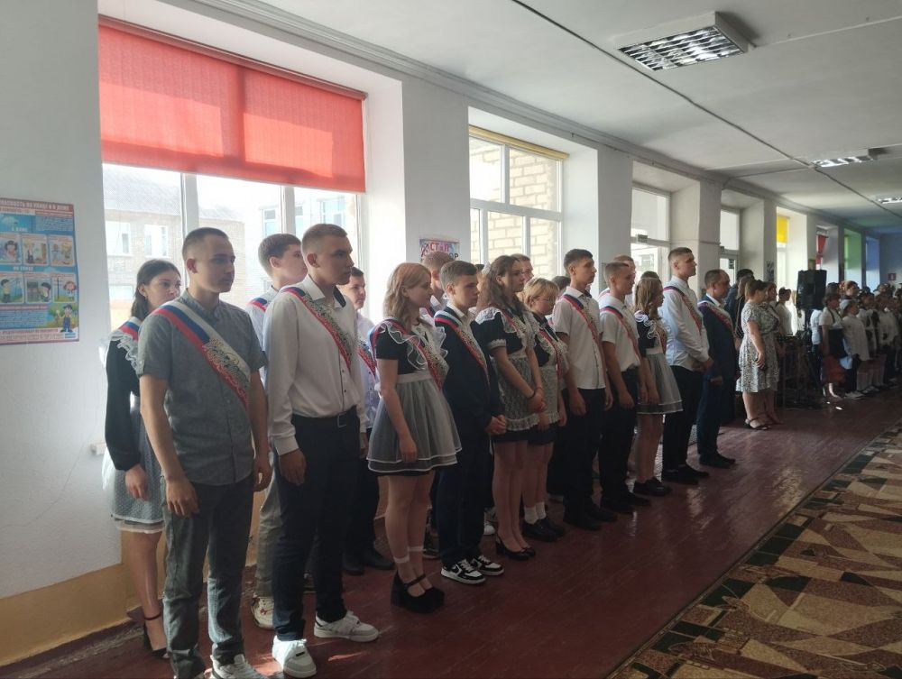 Поздравление выпускников: Глава Белокуракинского муниципального округа посетила Белокуракинскую школу №1 Поздравление выпускников: Глава Белокуракинского муниципального округа посетила Белокуракинскую школу №1