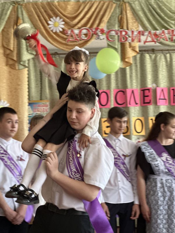 Начальник управления образования округа поздравила школьников Таловской основной школы с окончанием учебного года Начальник управления образования округа поздравила школьников Таловской основной школы с окончанием учебного года