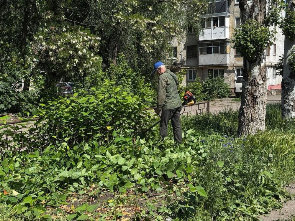 Сергей Колягин: Сегодня в городе Первомайске состоялось очередное общественное уборочное мероприятие, которое в этот раз затронуло одну из центральных улиц города Первомайска – улицу Макушкина Сергей Колягин: Сегодня в городе Первомайске состоялось очередное общественное уборочное мероприятие, которое в этот раз затронуло одну из центральных улиц города Первомайска – улицу Макушкина