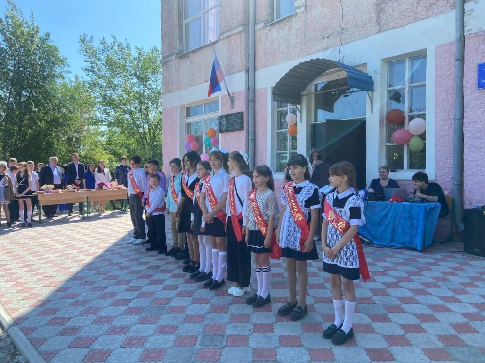 Виктория Сергеева: В Кировске прошли торжественные линейки, посвященные окончанию учебного года Виктория Сергеева: В Кировске прошли торжественные линейки, посвященные окончанию учебного года