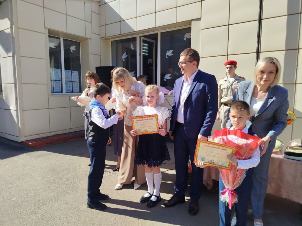 С праздником последнего звонка! С праздником последнего звонка!
