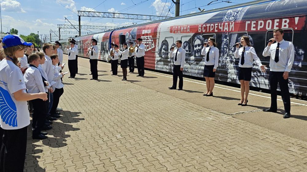 «Единая Россия» организовала для воспитанников детского дома экскурсию на «Поезд Победы» «Единая Россия» организовала для воспитанников детского дома экскурсию на «Поезд Победы»
