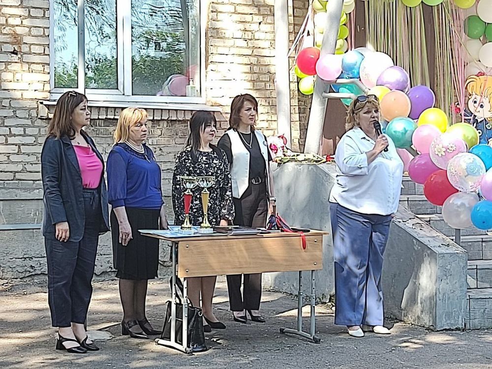 С праздником последнего звонка! С праздником последнего звонка!