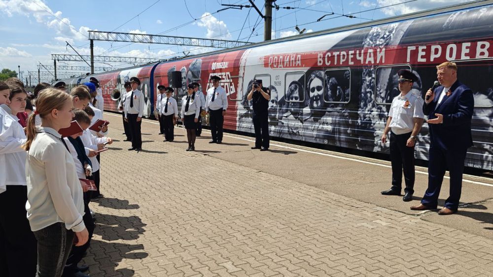 «Единая Россия» организовала для воспитанников детского дома экскурсию на «Поезд Победы» «Единая Россия» организовала для воспитанников детского дома экскурсию на «Поезд Победы»