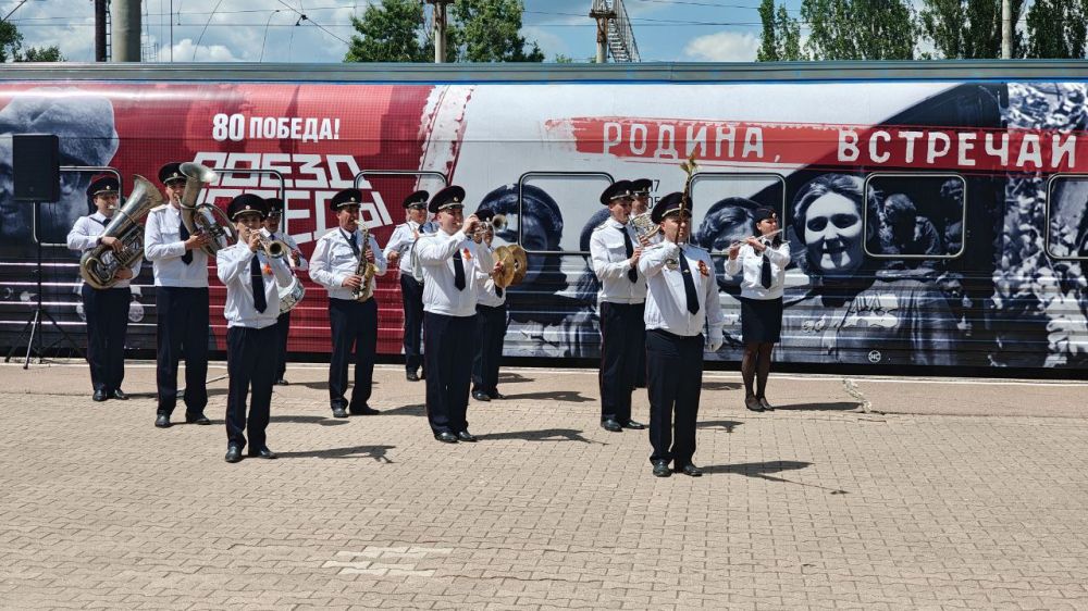 «Единая Россия» организовала для воспитанников детского дома экскурсию на «Поезд Победы» «Единая Россия» организовала для воспитанников детского дома экскурсию на «Поезд Победы»