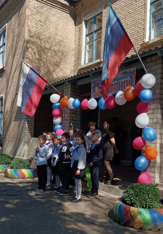 Виктория Сергеева: В Кировске прошли торжественные линейки, посвященные окончанию учебного года Виктория Сергеева: В Кировске прошли торжественные линейки, посвященные окончанию учебного года
