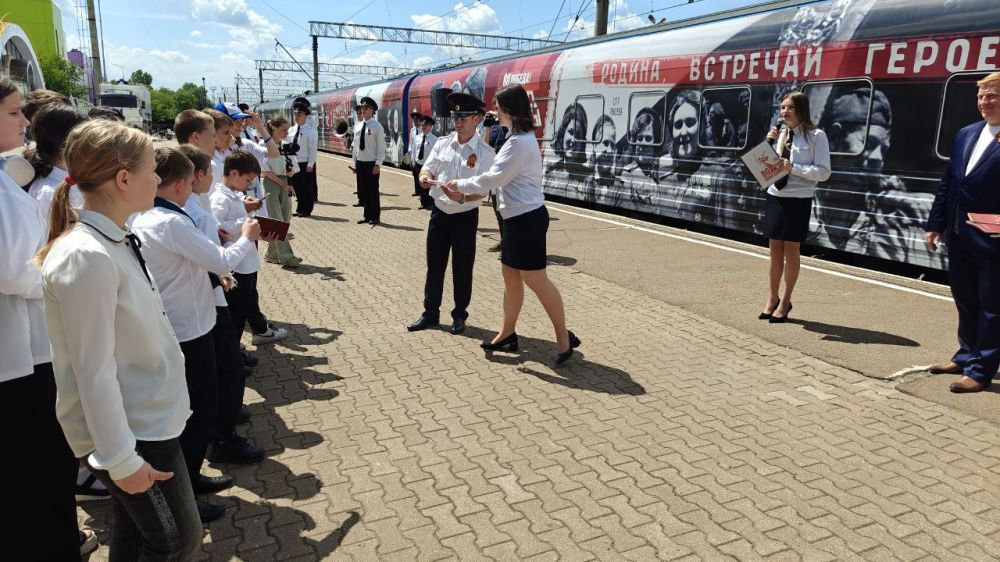 «Единая Россия» организовала для воспитанников детского дома экскурсию на «Поезд Победы» «Единая Россия» организовала для воспитанников детского дома экскурсию на «Поезд Победы»