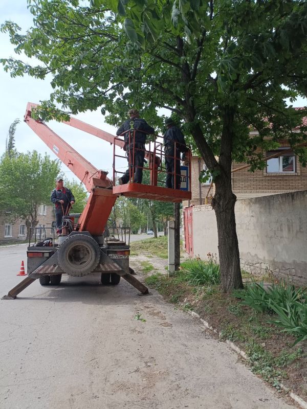 Коммунальные службы проводят работы на территории города Коммунальные службы проводят работы на территории города