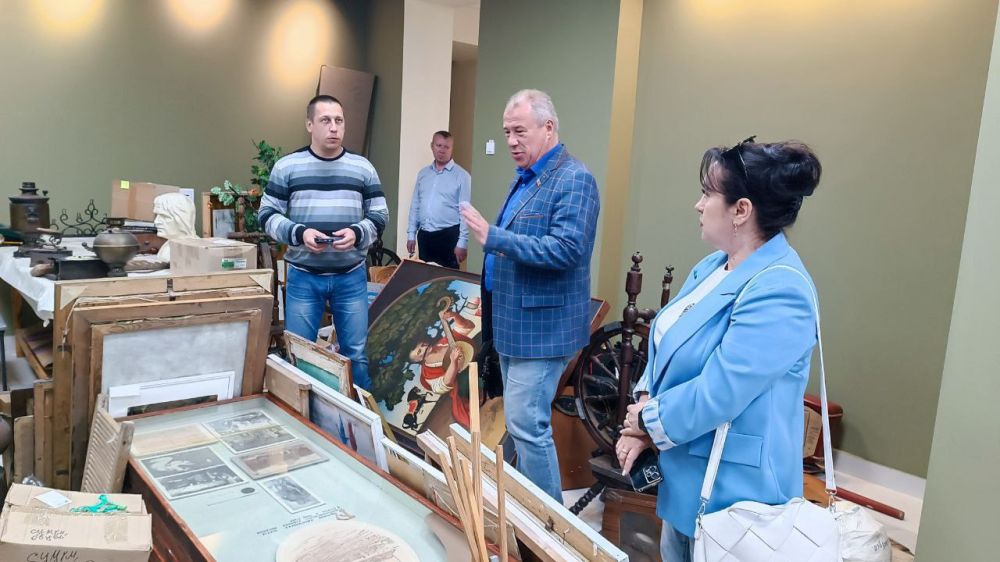 В Перевальском историческом музее при поддержке друзей из нескольких братских регионов России сейчас идёт капитальный ремонт В Перевальском историческом музее при поддержке друзей из нескольких братских регионов России сейчас идёт капитальный ремонт