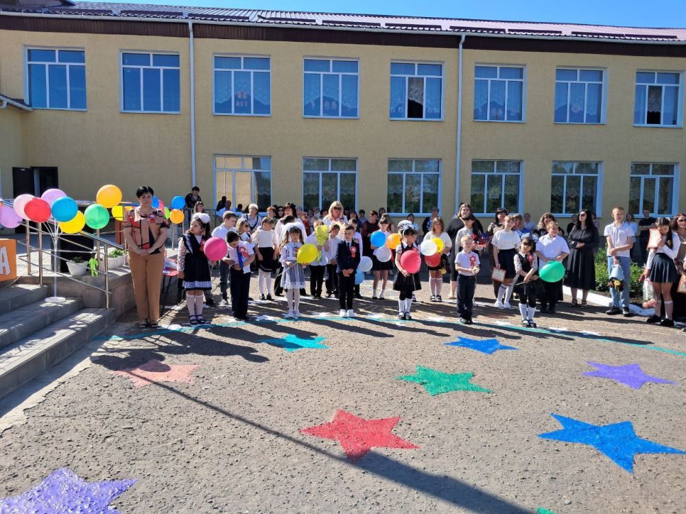 В Белокуракинском муниципальном округе 24 мая во всех школах прозвучал последний звонок В Белокуракинском муниципальном округе 24 мая во всех школах прозвучал последний звонок