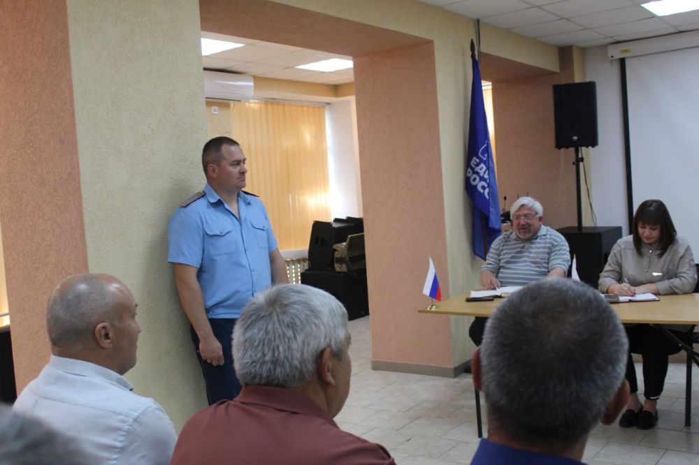 Виталий Коваленко: Сегодня провел еженедельное аппаратное совещание с начальниками структурных подразделений администрации, руководителями предприятий, учреждений и организаций Беловодского муниципального округа Виталий Коваленко: Сегодня провел еженедельное аппаратное совещание с начальниками структурных подразделений администрации, руководителями предприятий, учреждений и организаций Беловодского муниципального округа