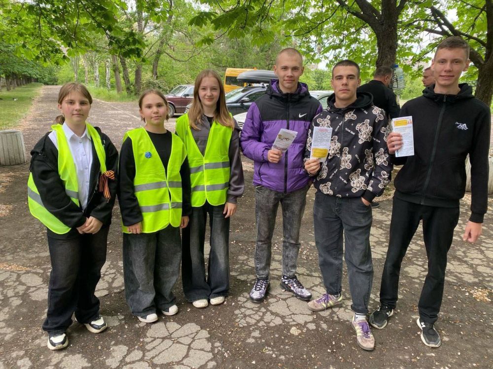 Сотрудники Госавтоинспекции и отряды ЮИД вместе за безопасность дорожного движения Сотрудники Госавтоинспекции и отряды ЮИД вместе за безопасность дорожного движения