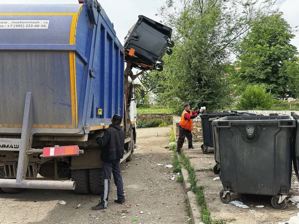 Сергей Колягин: Коммунальщики города Первомайска с начала рабочей недели активно приступили к реализации задач, направленных на благоустройство общественных пространств, транспортной инфраструктуры и городской среды в целом... Сергей Колягин: Коммунальщики города Первомайска с начала рабочей недели активно приступили к реализации задач, направленных на благоустройство общественных пространств, транспортной инфраструктуры и городской среды в целом...