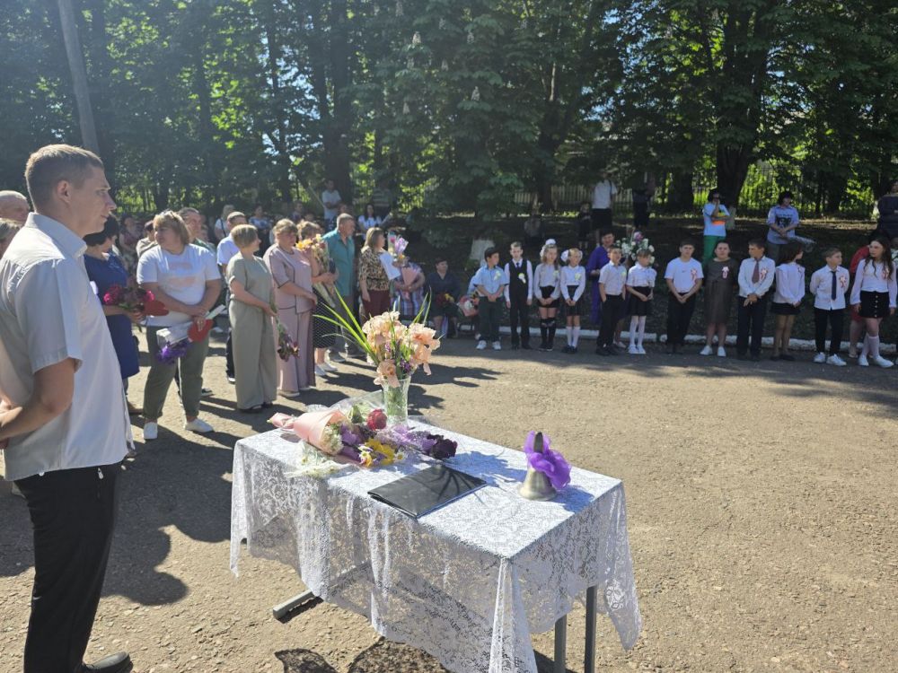 В Белокуракинском муниципальном округе 24 мая во всех школах прозвучал последний звонок В Белокуракинском муниципальном округе 24 мая во всех школах прозвучал последний звонок