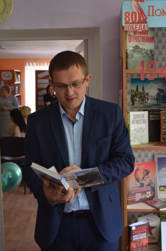 Евгений Морозов: Ежегодно 27 мая в нашей стране отмечают Общероссийский День библиотек — праздник всех книголюбов, хранителей мудрости и знаний! Евгений Морозов: Ежегодно 27 мая в нашей стране отмечают Общероссийский День библиотек — праздник всех книголюбов, хранителей мудрости и знаний!