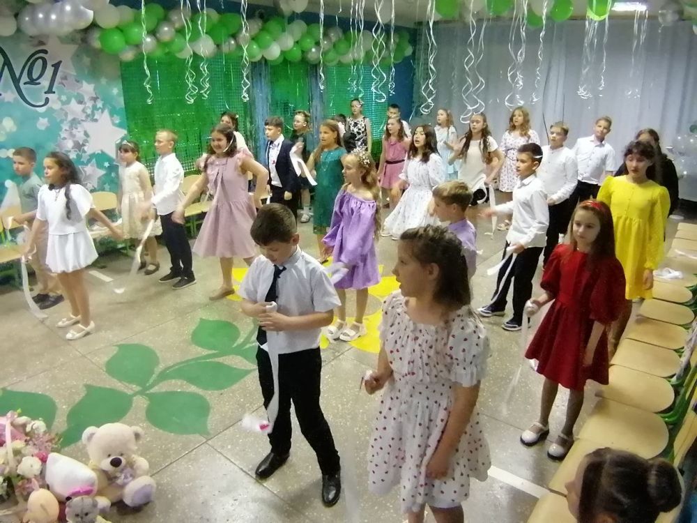 В СЛСШ с. Валуйское состоялось торжественное событие - выпускной праздник в начальной школе В СЛСШ с. Валуйское состоялось торжественное событие - выпускной праздник в начальной школе
