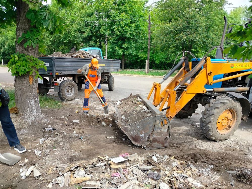 Коммунальные службы проводят работы на территории города Коммунальные службы проводят работы на территории города