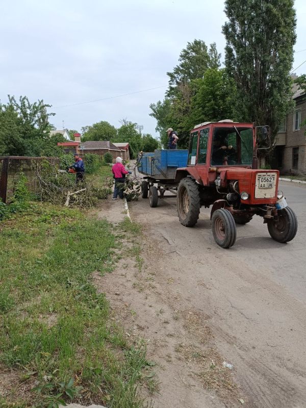 Коммунальные службы проводят работы на территории города Коммунальные службы проводят работы на территории города