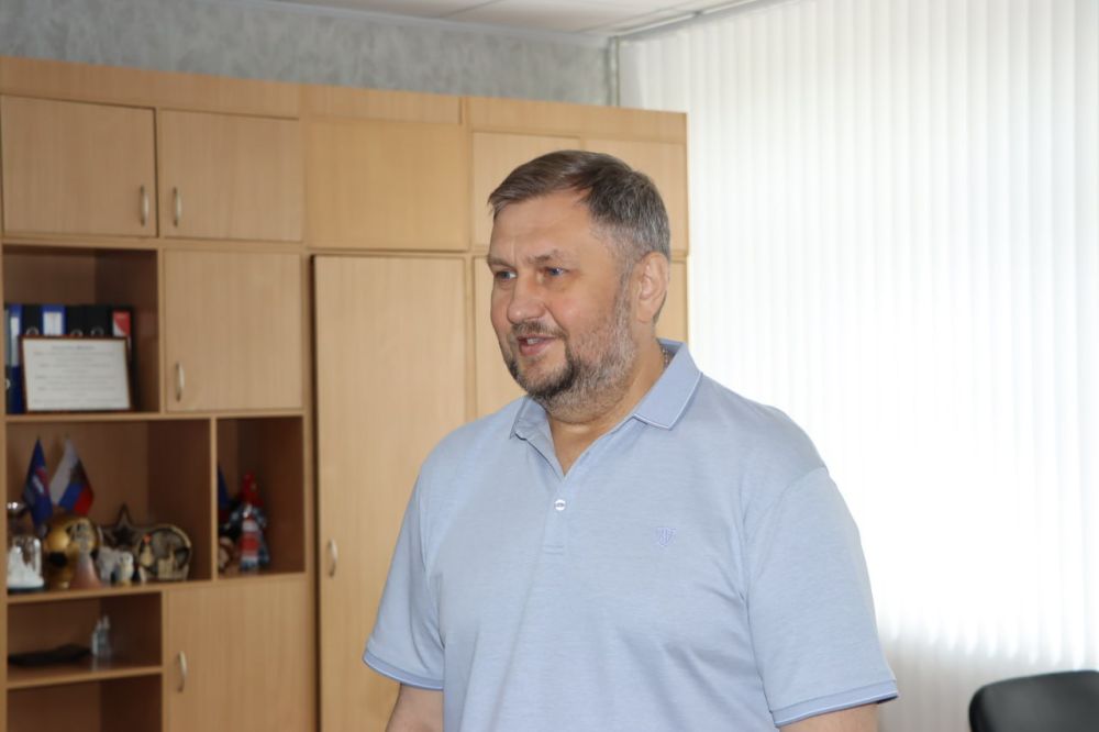 Евгений Бондарь: В День российского предпринимательства поздравил с профессиональным праздником коллектив ООО «Гурмангрупп», чья деятельность напрямую связана с обеспечением продовольственной безопасности наших жителей Евгений Бондарь: В День российского предпринимательства поздравил с профессиональным праздником коллектив ООО «Гурмангрупп», чья деятельность напрямую связана с обеспечением продовольственной безопасности наших жителей