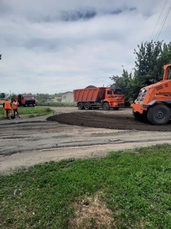 Андрей Рубанцов: Сегодня коммунальщиками ведутся работы по выравниванию грунтовой дороги на Киевский ул.30 лет Победы Андрей Рубанцов: Сегодня коммунальщиками ведутся работы по выравниванию грунтовой дороги на Киевский ул.30 лет Победы