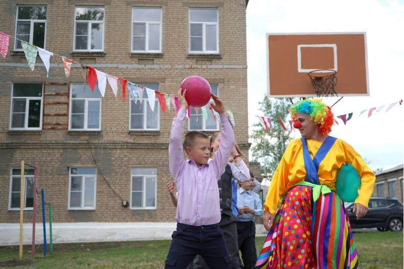 Народный фронт Красноярского края вручил подарки воспитанникам Бирюковской школы-интерната Народный фронт Красноярского края вручил подарки воспитанникам Бирюковской школы-интерната