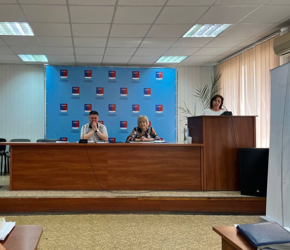 Альберт Зинченко: Сегодня совместно с председателем Совета Станично-Луганского муниципального округа Татьяной Пономаревой провели аппаратное совещание с руководителями структурных подразделений, учреждений и предприятий... Альберт Зинченко: Сегодня совместно с председателем Совета Станично-Луганского муниципального округа Татьяной Пономаревой провели аппаратное совещание с руководителями структурных подразделений, учреждений и предприятий...