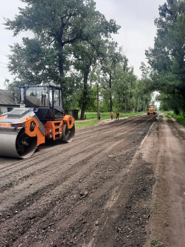 Андрей Рубанцов: Сегодня коммунальщиками ведутся работы по выравниванию грунтовой дороги на Киевский ул.30 лет Победы Андрей Рубанцов: Сегодня коммунальщиками ведутся работы по выравниванию грунтовой дороги на Киевский ул.30 лет Победы