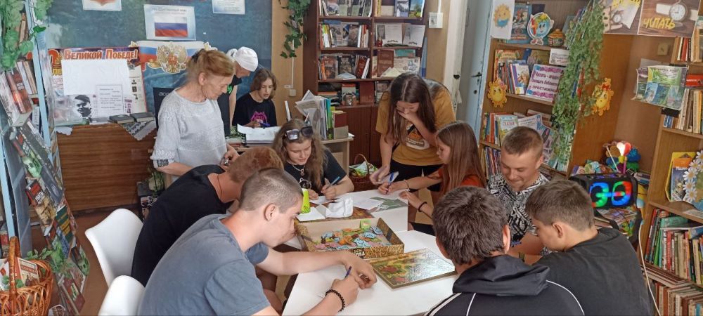 В преддверии Общероссийского дня библиотек в Плахо-Петровской библиотеке состоялся День открытых дверей "Книжная среда встречает друзей" В преддверии Общероссийского дня библиотек в Плахо-Петровской библиотеке состоялся День открытых дверей "Книжная среда встречает друзей"
