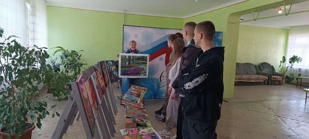 В Доме культуры им. Ленина пгт Новодарьевка с 22 по 27 мая проходит выставка картин «Алмазные шедевры», выполненных в технике алмазной вышивки В Доме культуры им. Ленина пгт Новодарьевка с 22 по 27 мая проходит выставка картин «Алмазные шедевры», выполненных в технике алмазной вышивки
