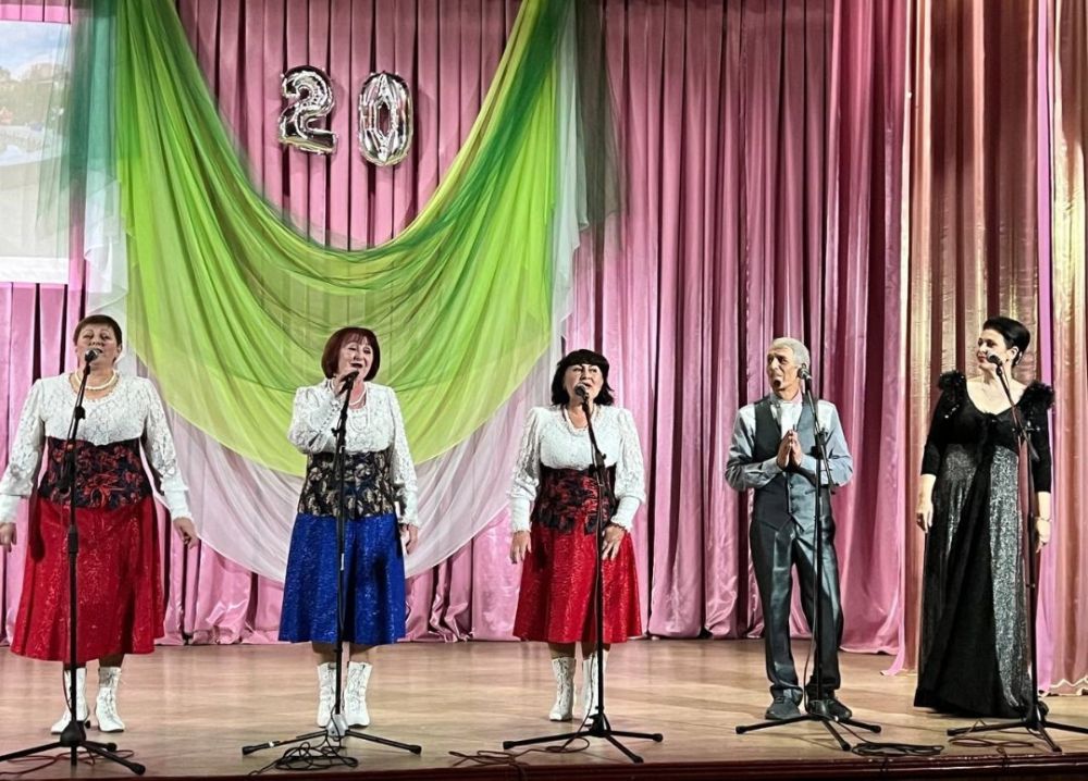 В МБУ «Дворец культуры им. Горького» пгт Крепенский прошел концерт «Любисток – 20 лет спустя», посвященный 20-летнему юбилею вокального ансамбля В МБУ «Дворец культуры им. Горького» пгт Крепенский прошел концерт «Любисток – 20 лет спустя», посвященный 20-летнему юбилею вокального ансамбля
