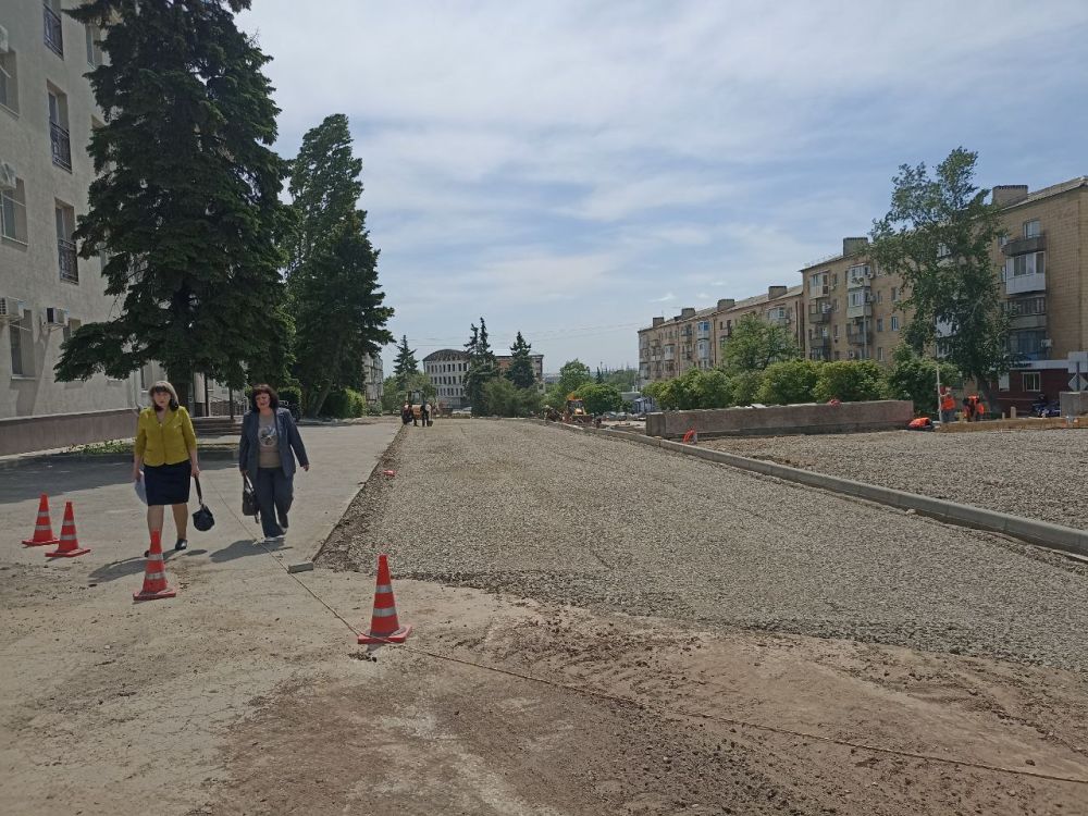 Сергей Козенко: В городе Краснодоне в рамках специального инфраструктурного проекта специалисты подрядной организации ООО «Артстрой» проводят Благоустройство территории Аллеи Дружбы Сергей Козенко: В городе Краснодоне в рамках специального инфраструктурного проекта специалисты подрядной организации ООО «Артстрой» проводят Благоустройство территории Аллеи Дружбы
