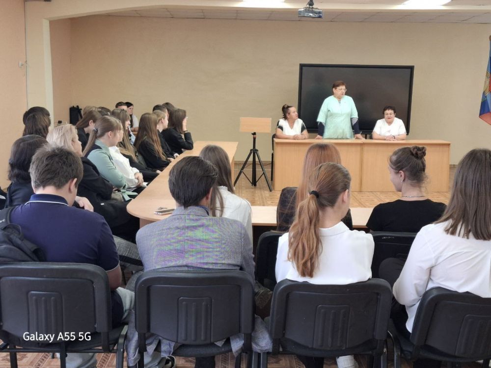 Представители Луганской городской многопрофильной детской больницы №3 провели профориентационную беседу среди школьников Представители Луганской городской многопрофильной детской больницы №3 провели профориентационную беседу среди школьников