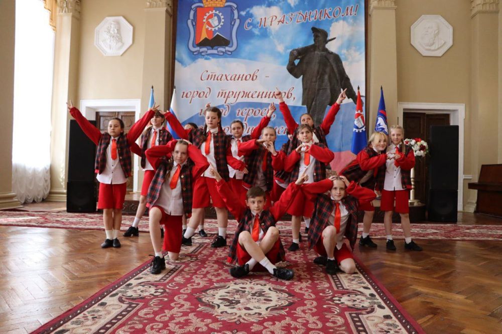 В Стаханове поздравили представителей бизнеса с Днём российского предпринимательства В Стаханове поздравили представителей бизнеса с Днём российского предпринимательства