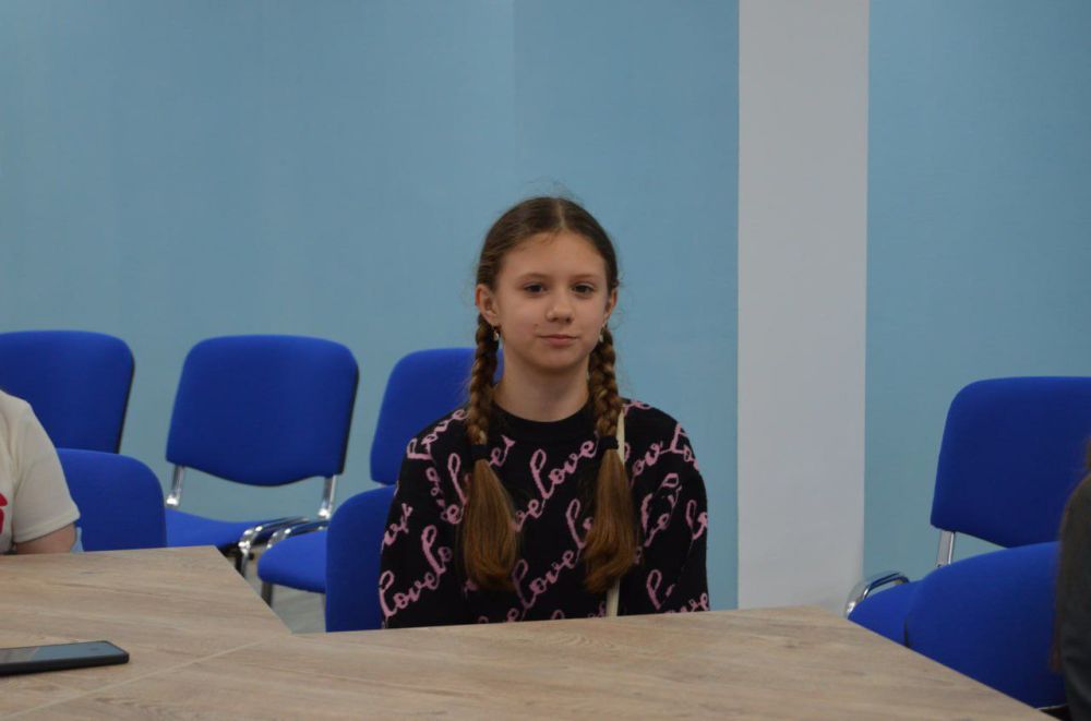 Не менее яркие впечатления и у воспитанниц Детской школы искусств №2 - солисток ансамбля народной песни «Россияночка» (рук.Федоренко В.М.) Александры Ломакиной, Евы Чибиряк и Виктории Петуховой, которые с 7 по 10 мая... Не менее яркие впечатления и у воспитанниц Детской школы искусств №2 - солисток ансамбля народной песни «Россияночка» (рук.Федоренко В.М.) Александры Ломакиной, Евы Чибиряк и Виктории Петуховой, которые с 7 по 10 мая...