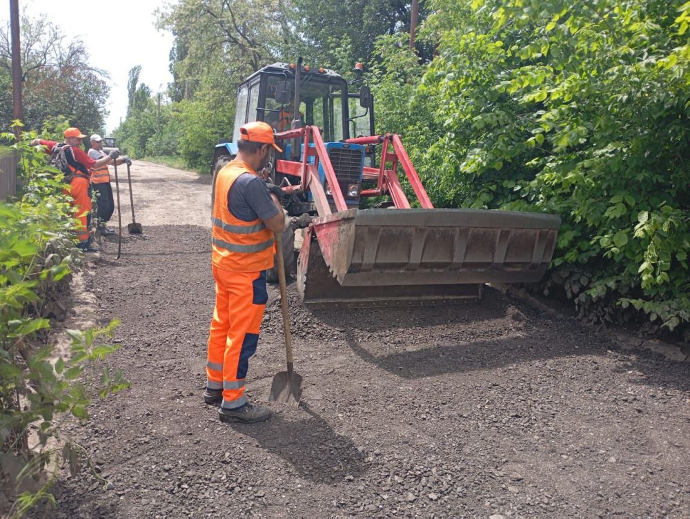 Коммунальные службы проводят работы на территории города Коммунальные службы проводят работы на территории города