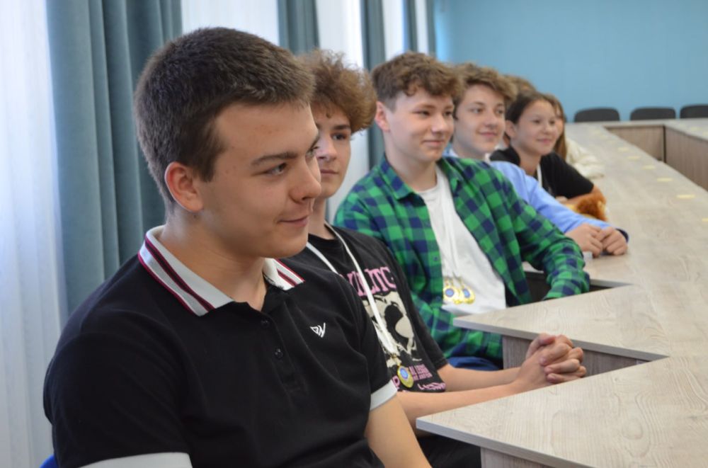 Для юных талантов Брянки и их преподавателей май стал месяцем непростым, но очень результативным Для юных талантов Брянки и их преподавателей май стал месяцем непростым, но очень результативным