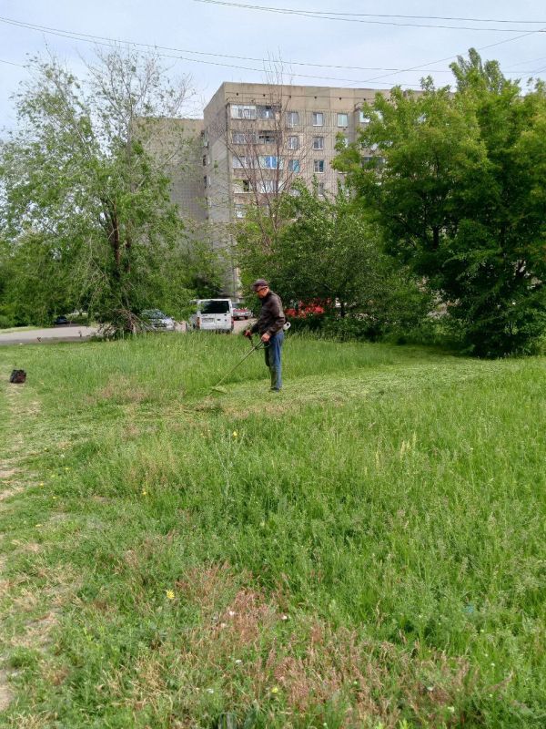Коммунальные службы проводят работы на территории города Коммунальные службы проводят работы на территории города