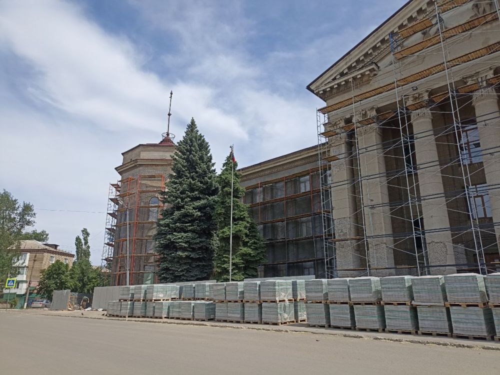 Сергей Козенко: В городе Краснодоне, в рамках специального инфраструктурного проекта, в сотрудничестве с шефом-регионом Тюменской областью специалистами подрядной организации ООО «Артстрой», проводятся работы по капитальному... Сергей Козенко: В городе Краснодоне, в рамках специального инфраструктурного проекта, в сотрудничестве с шефом-регионом Тюменской областью специалистами подрядной организации ООО «Артстрой», проводятся работы по капитальному...