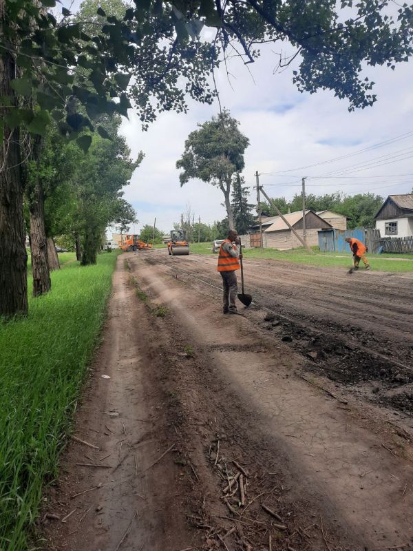 Андрей Рубанцов: Сегодня коммунальщиками ведутся работы по выравниванию грунтовой дороги на Киевский ул.30 лет Победы Андрей Рубанцов: Сегодня коммунальщиками ведутся работы по выравниванию грунтовой дороги на Киевский ул.30 лет Победы
