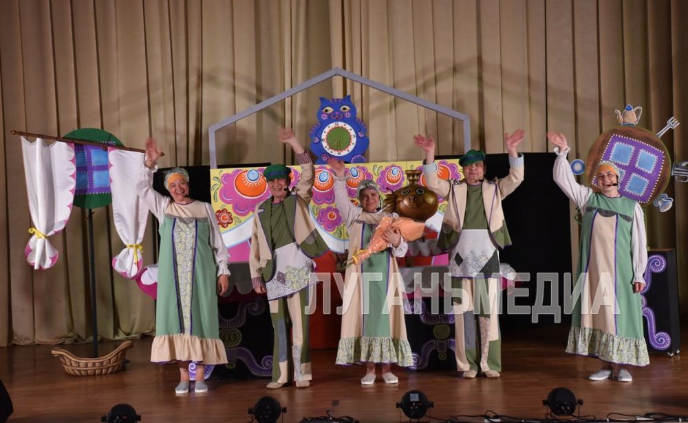 На сцене Антрацитовского Дворца культуры им. Ленина выступили артисты Ставропольского краевого театра кукол На сцене Антрацитовского Дворца культуры им. Ленина выступили артисты Ставропольского краевого театра кукол