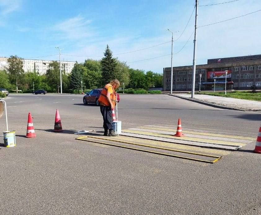 Коммунальные службы проводят работы на территории города Коммунальные службы проводят работы на территории города