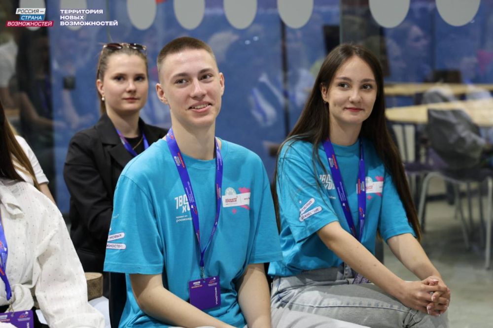 Команда «Россия — страна возможностей» продолжает знакомить молодежь ЛНР с инструментами для развития Команда «Россия — страна возможностей» продолжает знакомить молодежь ЛНР с инструментами для развития