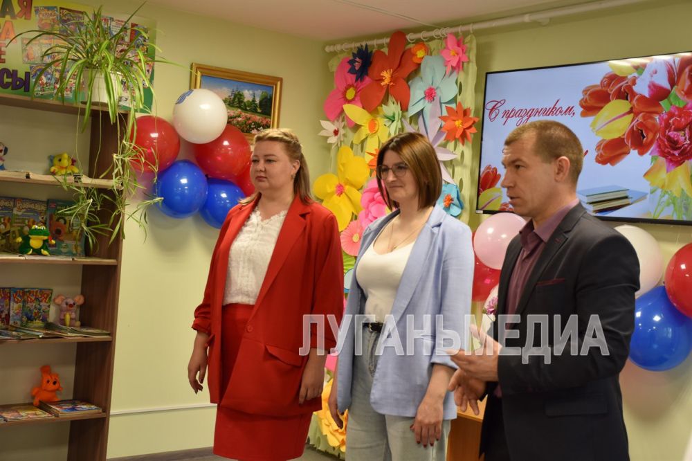 Глава Первомайского городского округа Сергей Колягин поздравил с профессиональным праздником Общероссийским Днем библиотек коллектив МБУ «Централизованная библиотечная система города Первомайска» Глава Первомайского городского округа Сергей Колягин поздравил с профессиональным праздником Общероссийским Днем библиотек коллектив МБУ «Централизованная библиотечная система города Первомайска»