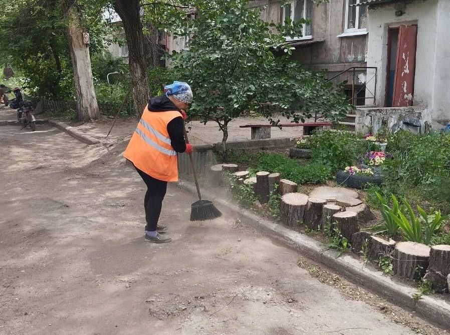 Коммунальные службы проводят работы на территории города Коммунальные службы проводят работы на территории города