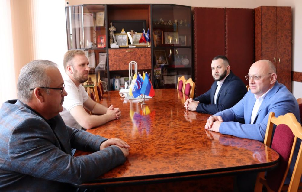 Сергей Саенко: Совместно со своим первым заместителем Маратом Гайсиным провел встречу с уполномоченным по правам предпринимателей в Ставропольском крае, бизнес-омбудсменом Сергеем Шишовым