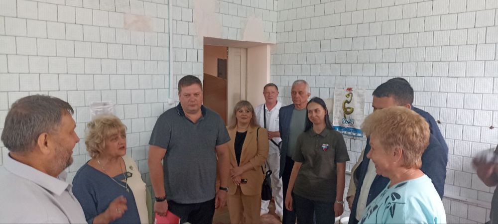 Олег Коваль: 27 мая, совместно с сенатором Совета Федерации Ольгой Бас, директором ГБУ ЛНР "ЦИМТО" Сергеем Бахровым, руководителями Лутугинского муниципального округа провели мониторинг проведения капитального ремонта в... Олег Коваль: 27 мая, совместно с сенатором Совета Федерации Ольгой Бас, директором ГБУ ЛНР "ЦИМТО" Сергеем Бахровым, руководителями Лутугинского муниципального округа провели мониторинг проведения капитального ремонта в...